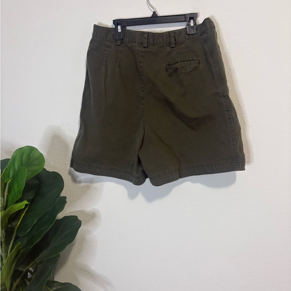 Vintage pleated high waisted shorts Rafaella size 12 Olive green 100% cotton - Picture 3 of 5
